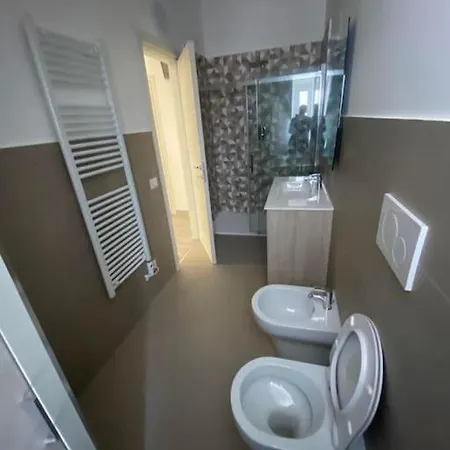 Quadrupla 3 アパート チヴィタノーヴァ・マルケ